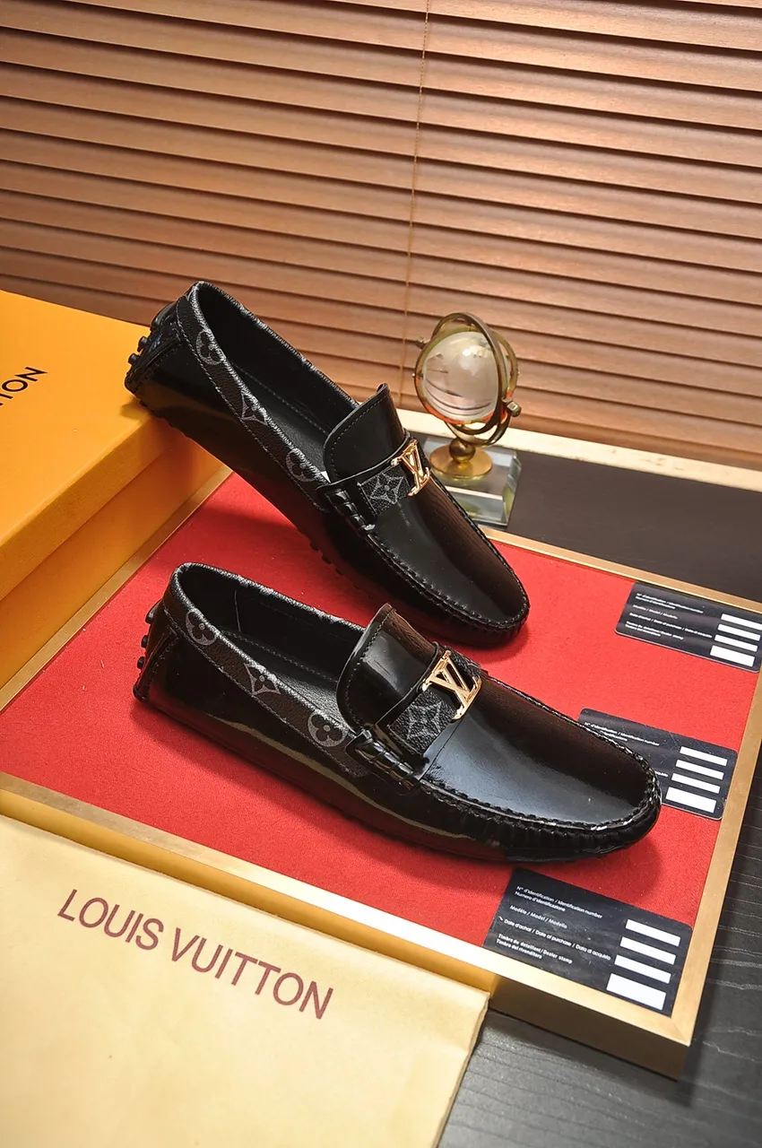 Men's men's shoes 💰420💶 [LV Doudou shoes] (water-dyed cowhide lining) new model is on the market, available on the official website. The new Doudou shoes are processed into single-color materials, and the uppers are made of imported horsehide leather. The body of the shoe is fully hemmed with mark thread, and is lined with imported original cowhide leather. The elegant shoe shape is super suitable for all-matching, and the size is 38-44.